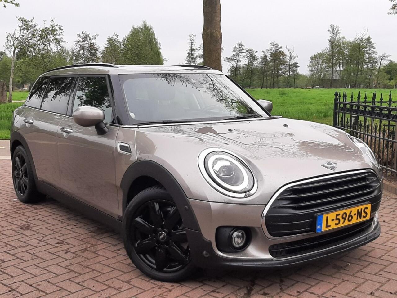 Mini COOPER Clubman 1.5 136pk Lederen-bekleding Airco Cruise-control Navigatie Bluetooth