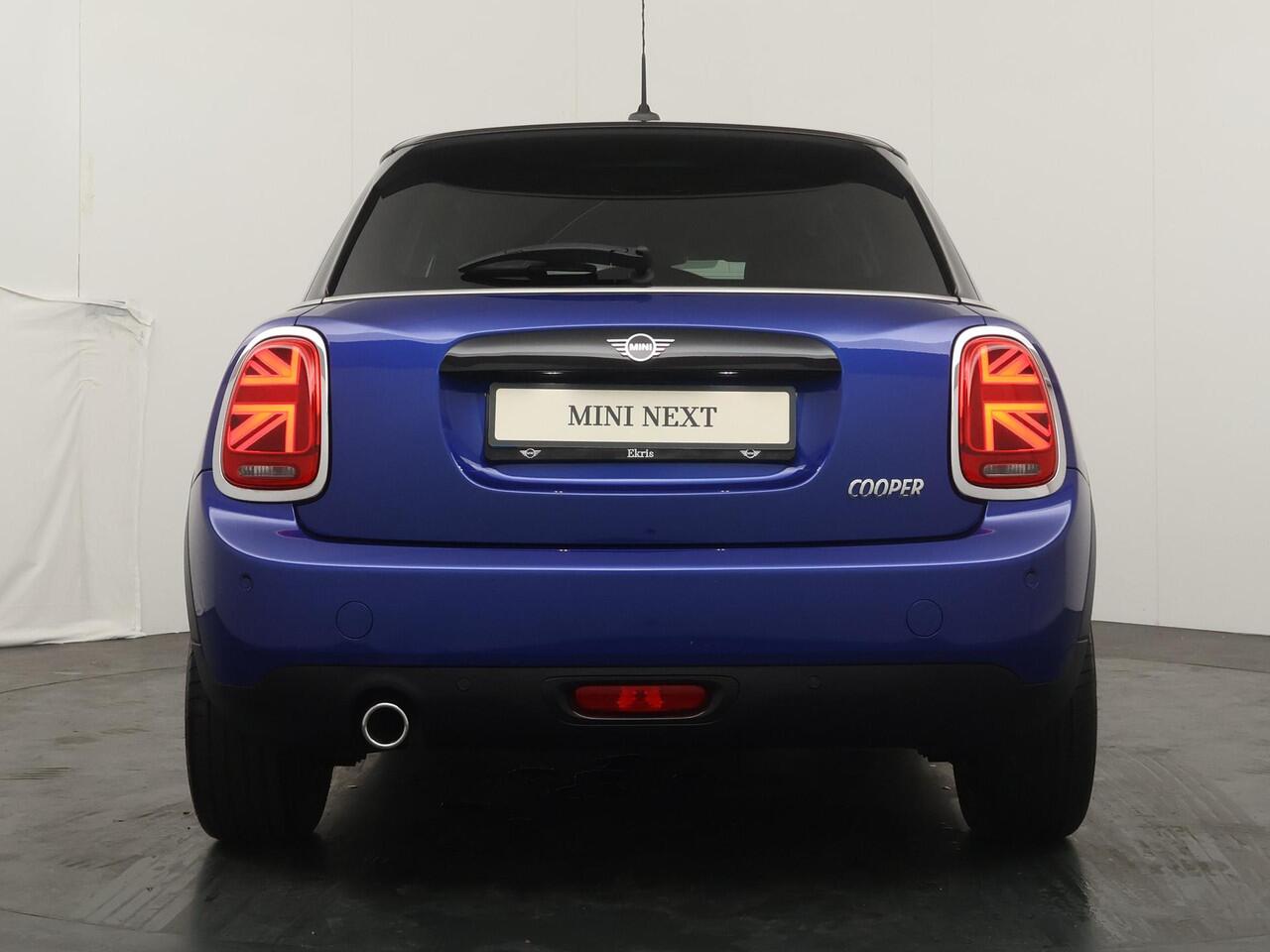 Mini COOPER 5-deurs | Chili | Cruise Control | LED | PDC | Navigatiesysteem |