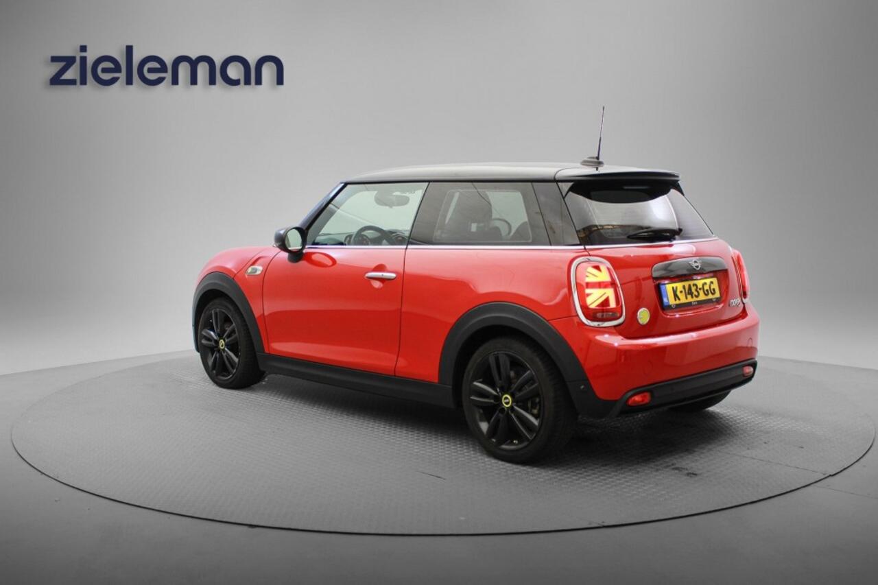 Mini COOPER Electric Black'n Red Edition - Carplay, Camera, Half Leer, Stoelverw. SOH 97%