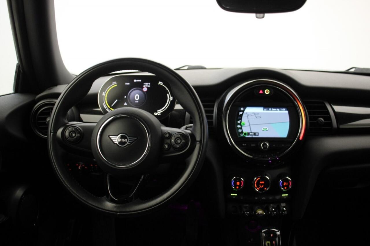 Mini COOPER Electric Black'n Red Edition - Carplay, Camera, Half Leer, Stoelverw. SOH 97%