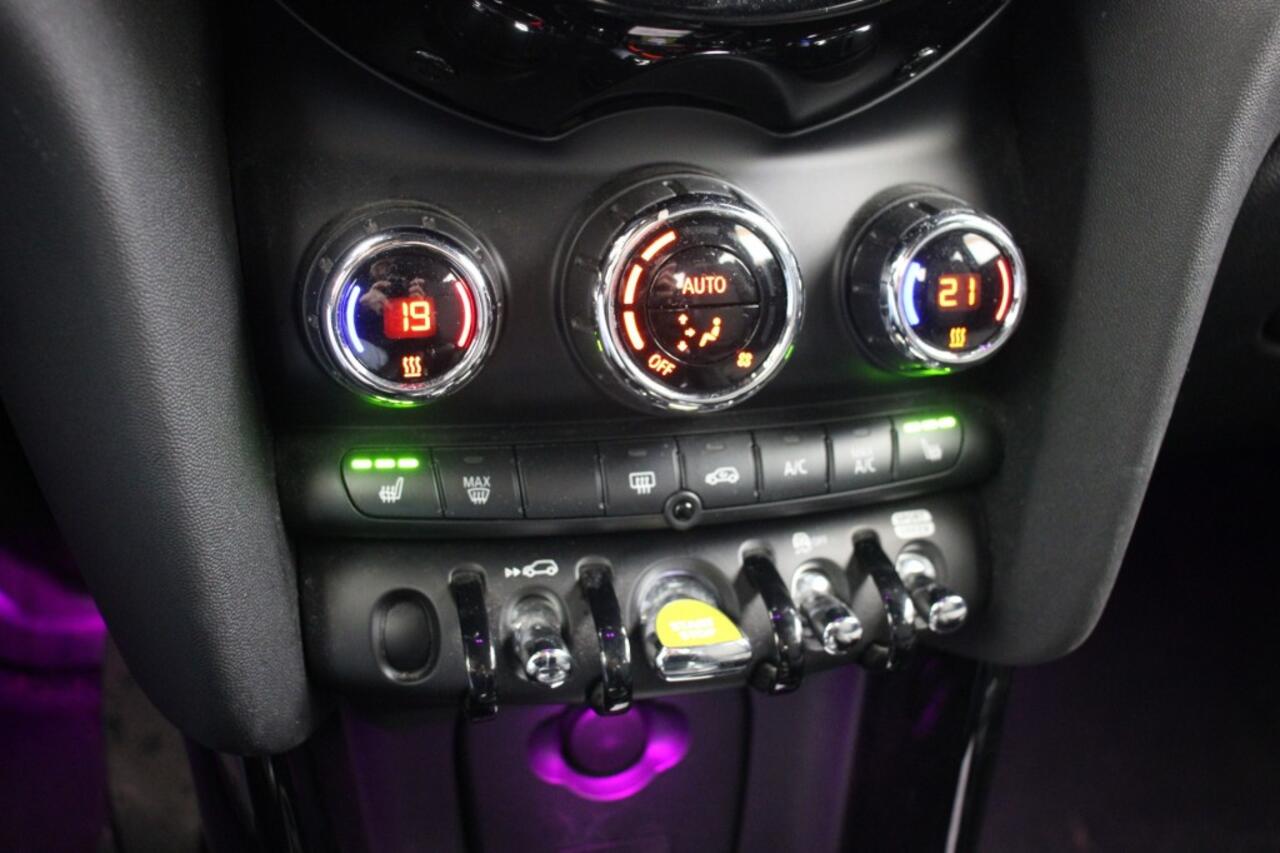 Mini COOPER Electric Black'n Red Edition - Carplay, Camera, Half Leer, Stoelverw. SOH 97%