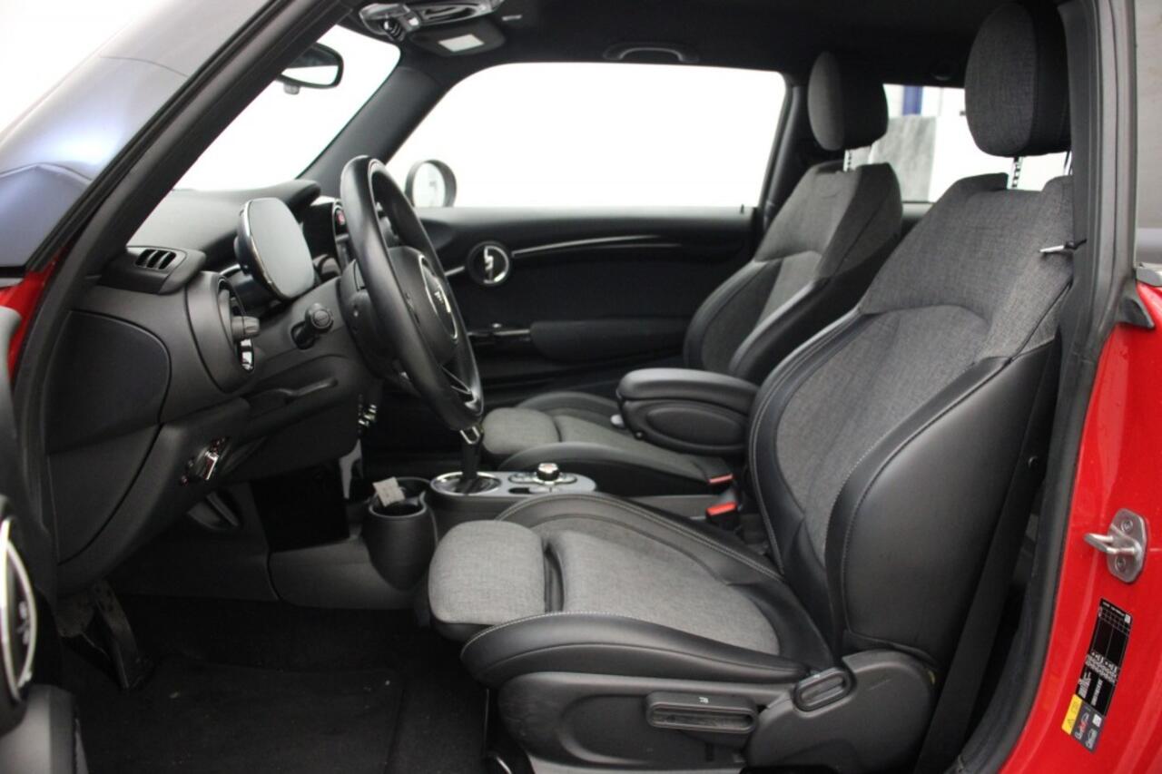 Mini COOPER Electric Black'n Red Edition - Carplay, Camera, Half Leer, Stoelverw. SOH 97%