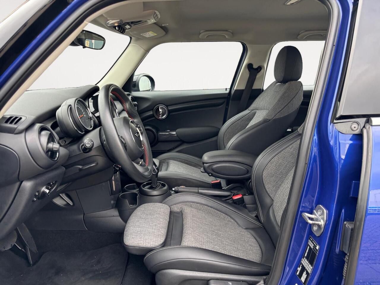 Mini COOPER Mini 1.5 | 17" VELGEN | SPORTSTOELEN | LED | 12 MAANDEN GARANTIE |