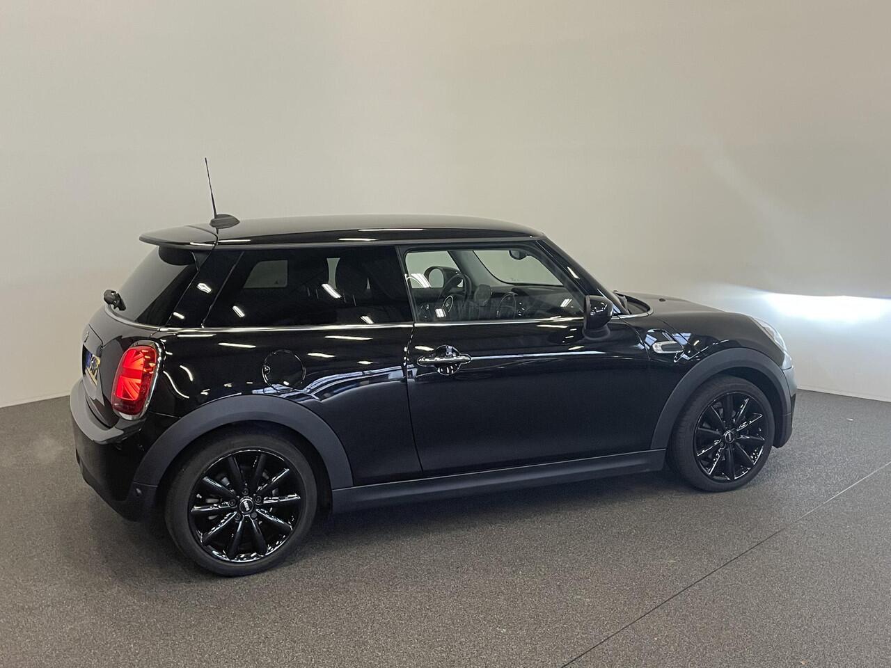 Mini COOPER Mini 1.5 Chili Airco Navi Carplay Full LED PDC Digital Cockpit Adaptive Cruise Control 17" Cosmos Spoke Wheels