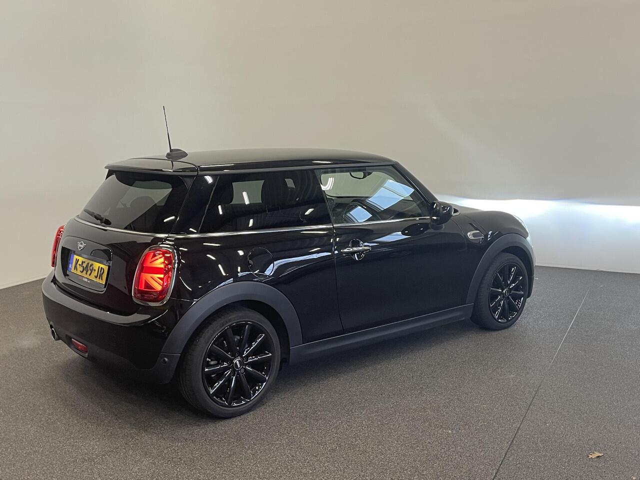 Mini COOPER Mini 1.5 Chili Airco Navi Carplay Full LED PDC Digital Cockpit Adaptive Cruise Control 17" Cosmos Spoke Wheels