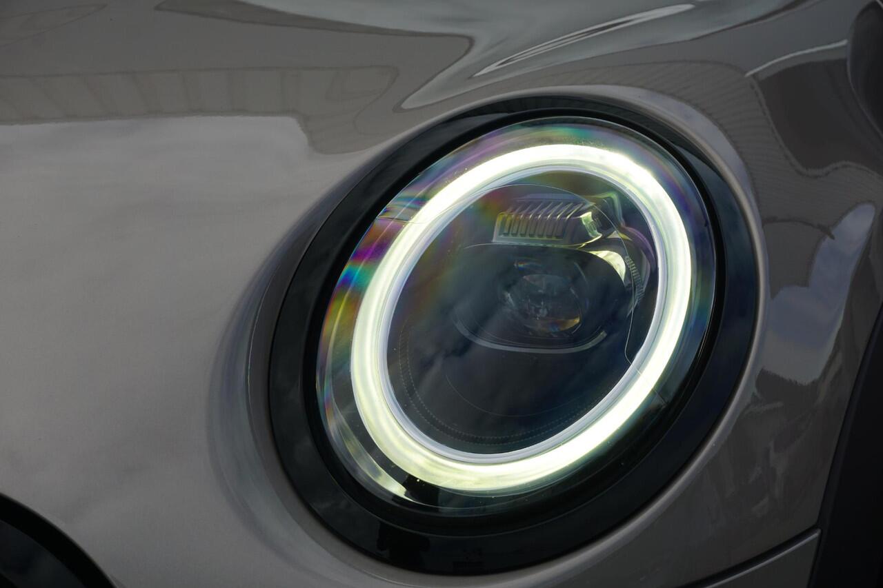 Mini COOPER 3-deurs John Cooper Works Uitvoering | 17" | Climate Control | Led | Adaptief onderstel