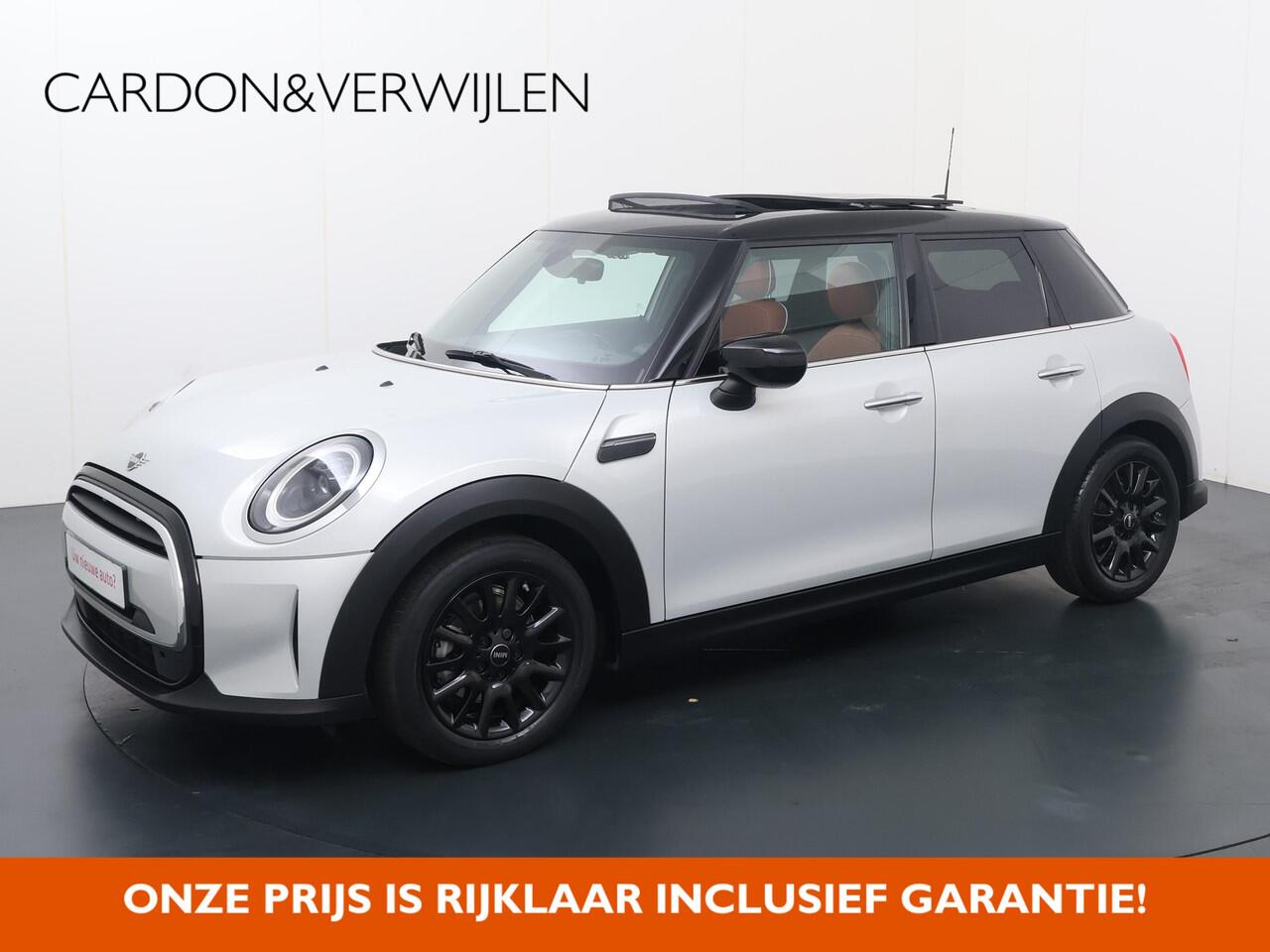 Mini COOPER Mini 1.5 Business Edition | 136 PK | Panoramadak | Cruise control | Lederen bekleding | Navigatiesysteem |