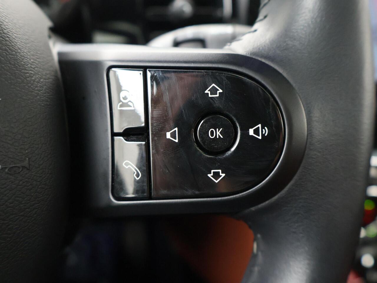 Mini COOPER Mini 1.5 Business Edition | 136 PK | Panoramadak | Cruise control | Lederen bekleding | Navigatiesysteem |