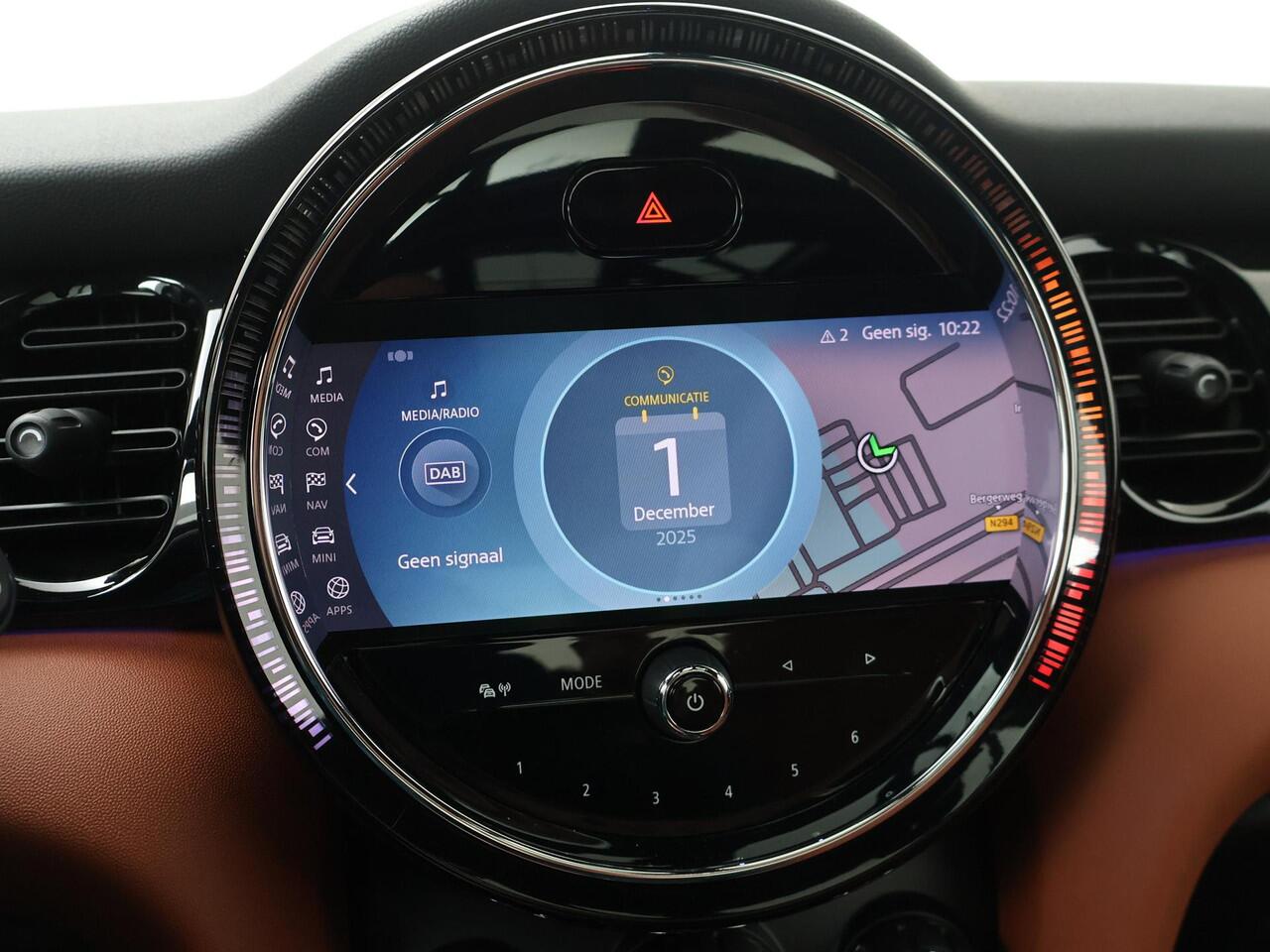 Mini COOPER Mini 1.5 Business Edition | 136 PK | Panoramadak | Cruise control | Lederen bekleding | Navigatiesysteem |