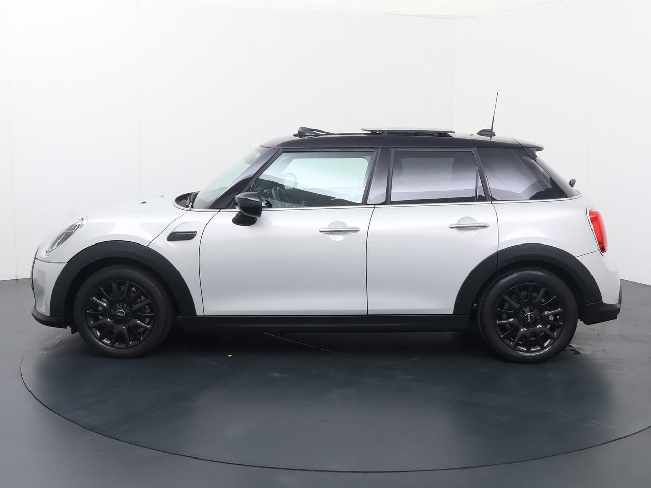 Mini COOPER Mini 1.5 Business Edition | 136 PK | Panoramadak | Cruise control | Lederen bekleding | Navigatiesysteem |