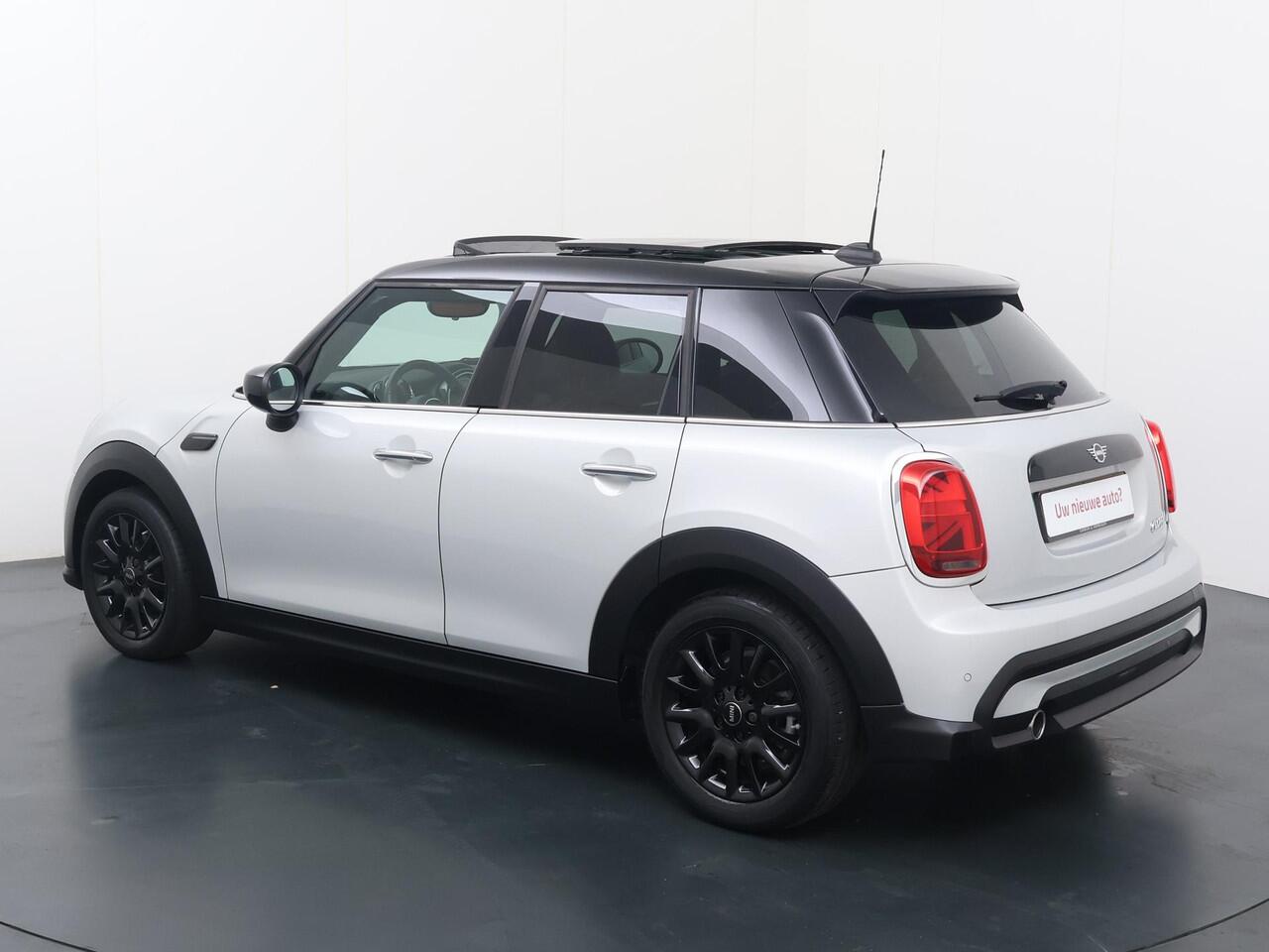 Mini COOPER Mini 1.5 Business Edition | 136 PK | Panoramadak | Cruise control | Lederen bekleding | Navigatiesysteem |