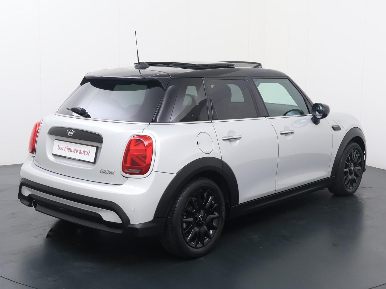 Mini COOPER Mini 1.5 Business Edition | 136 PK | Panoramadak | Cruise control | Lederen bekleding | Navigatiesysteem |