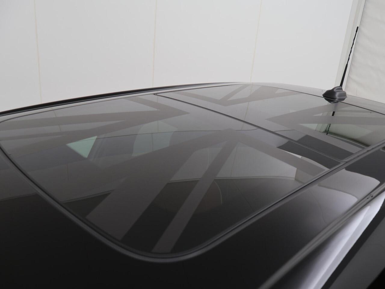 Mini COOPER Mini 1.5 Business Edition | 136 PK | Panoramadak | Cruise control | Lederen bekleding | Navigatiesysteem |