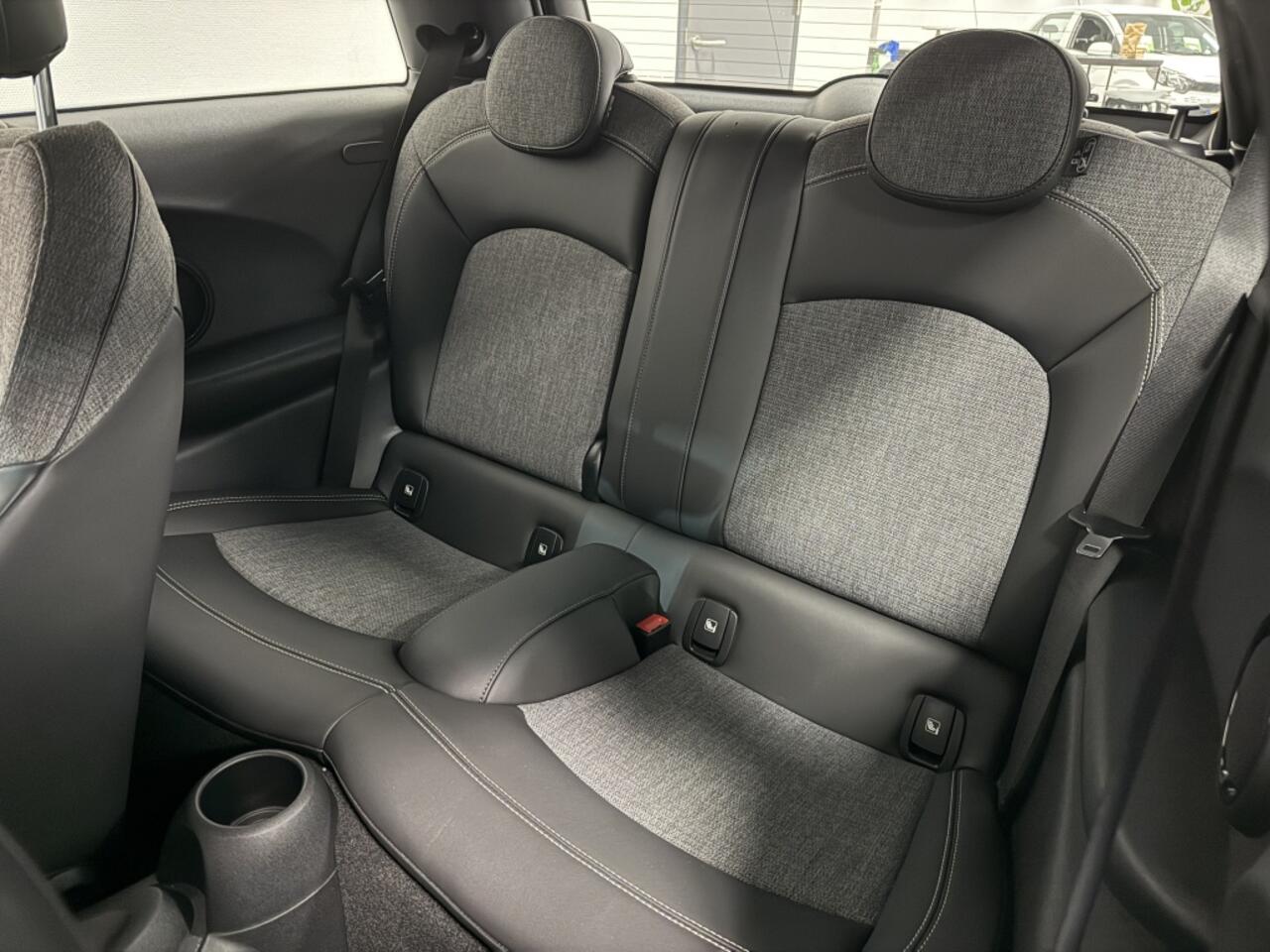 Mini COOPER Mini 1.5 Business Edition/ Automaat/ Led/ Navi/ Cruise