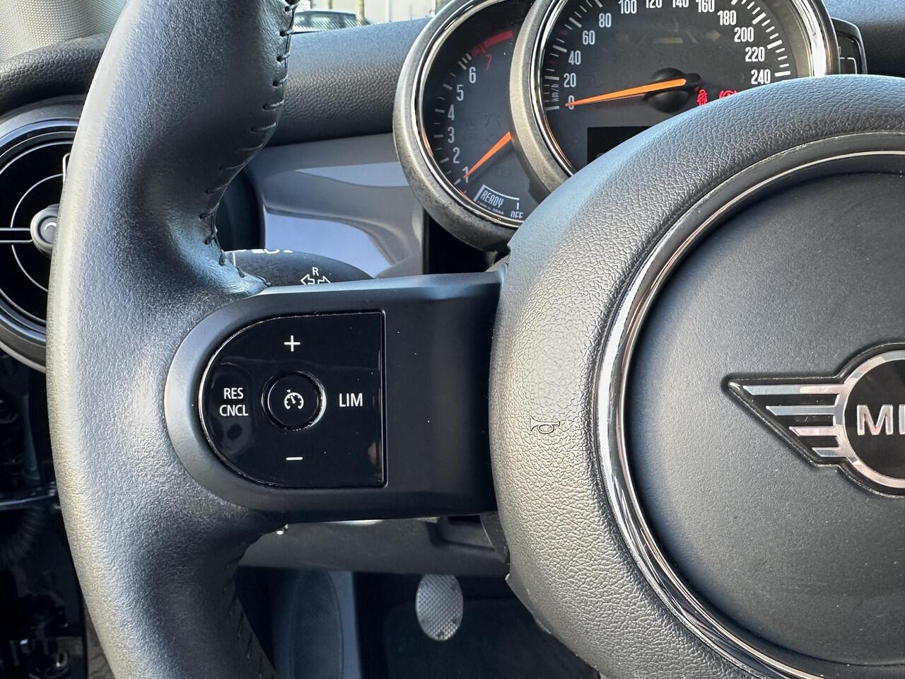 Mini COOPER 1.5 Essential Navi proff | Apple Carplay