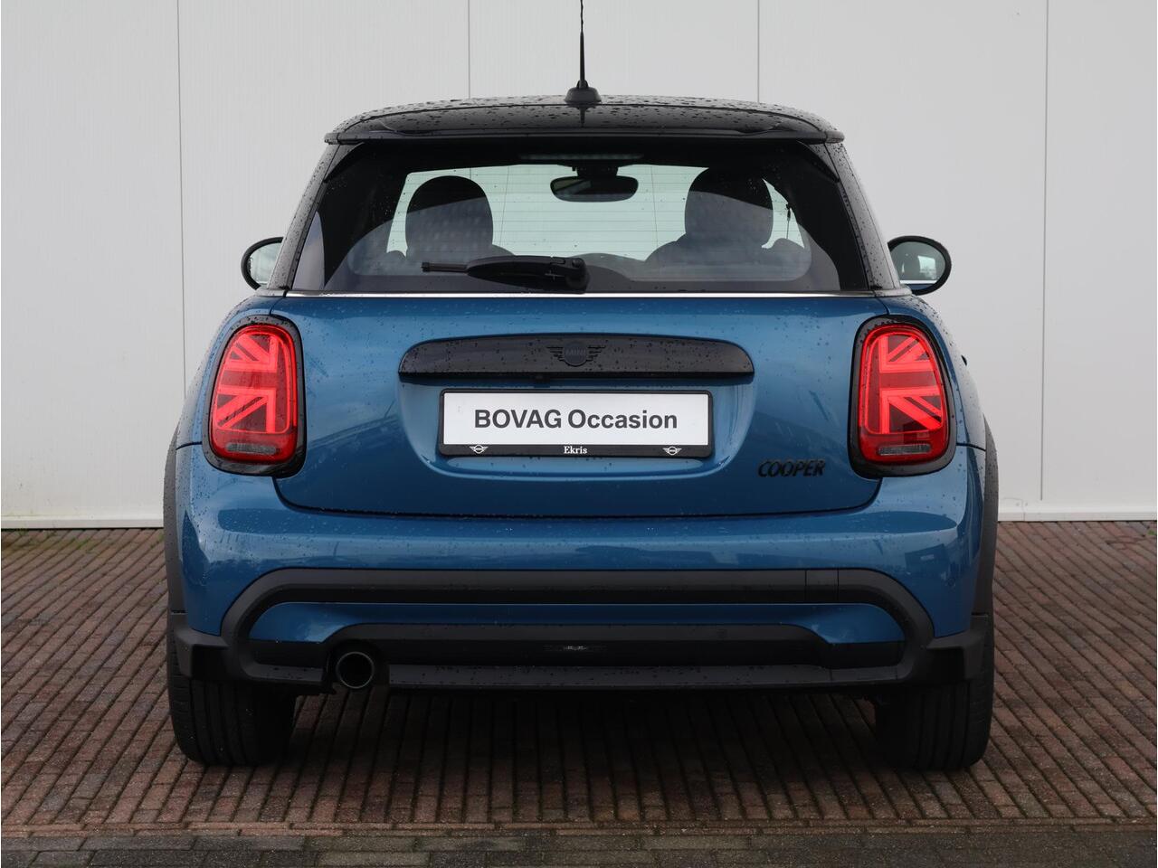 Mini COOPER Mini 1.5 Classic Navigatie/ Cruise Control/ Sportstoelen/ Achteruitrijcamera