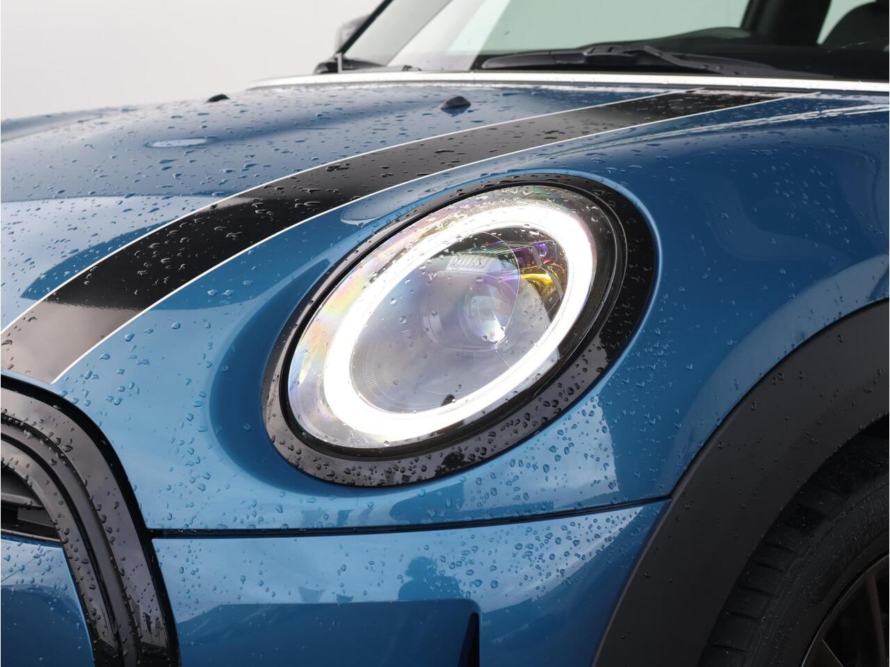 Mini COOPER Mini 1.5 Classic Navigatie/ Cruise Control/ Sportstoelen/ Achteruitrijcamera