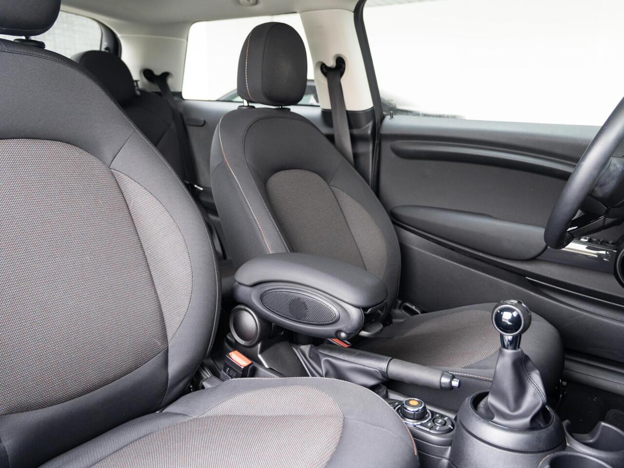 Mini COOPER 3-deurs Business Plus Navigatie + Keyless entree