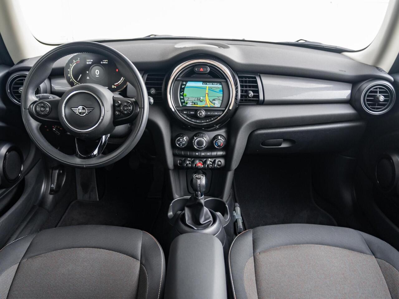 Mini COOPER 3-deurs Business Plus Navigatie + Keyless entree