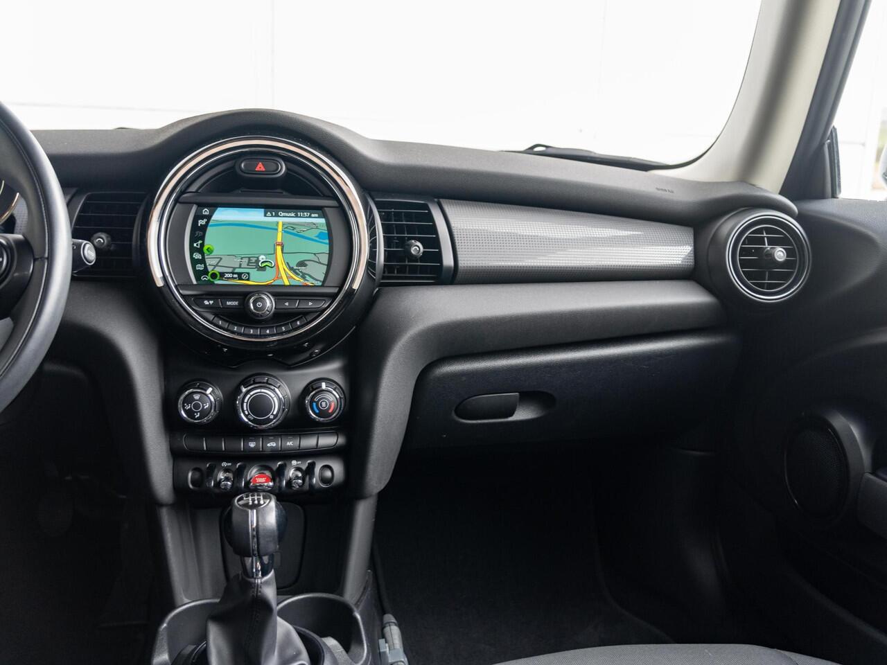 Mini COOPER 3-deurs Business Plus Navigatie + Keyless entree