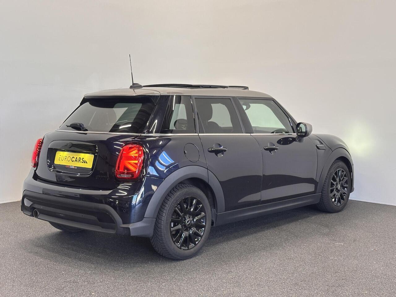 Mini COOPER Mini 1.5 Yours 5-DRS DCT-7 Aut. 136pk Panoramadak Sportstoelen Navi Carplay PDC Achter+Camera Full LED Armsteun Cruise Control Stoelverwarming