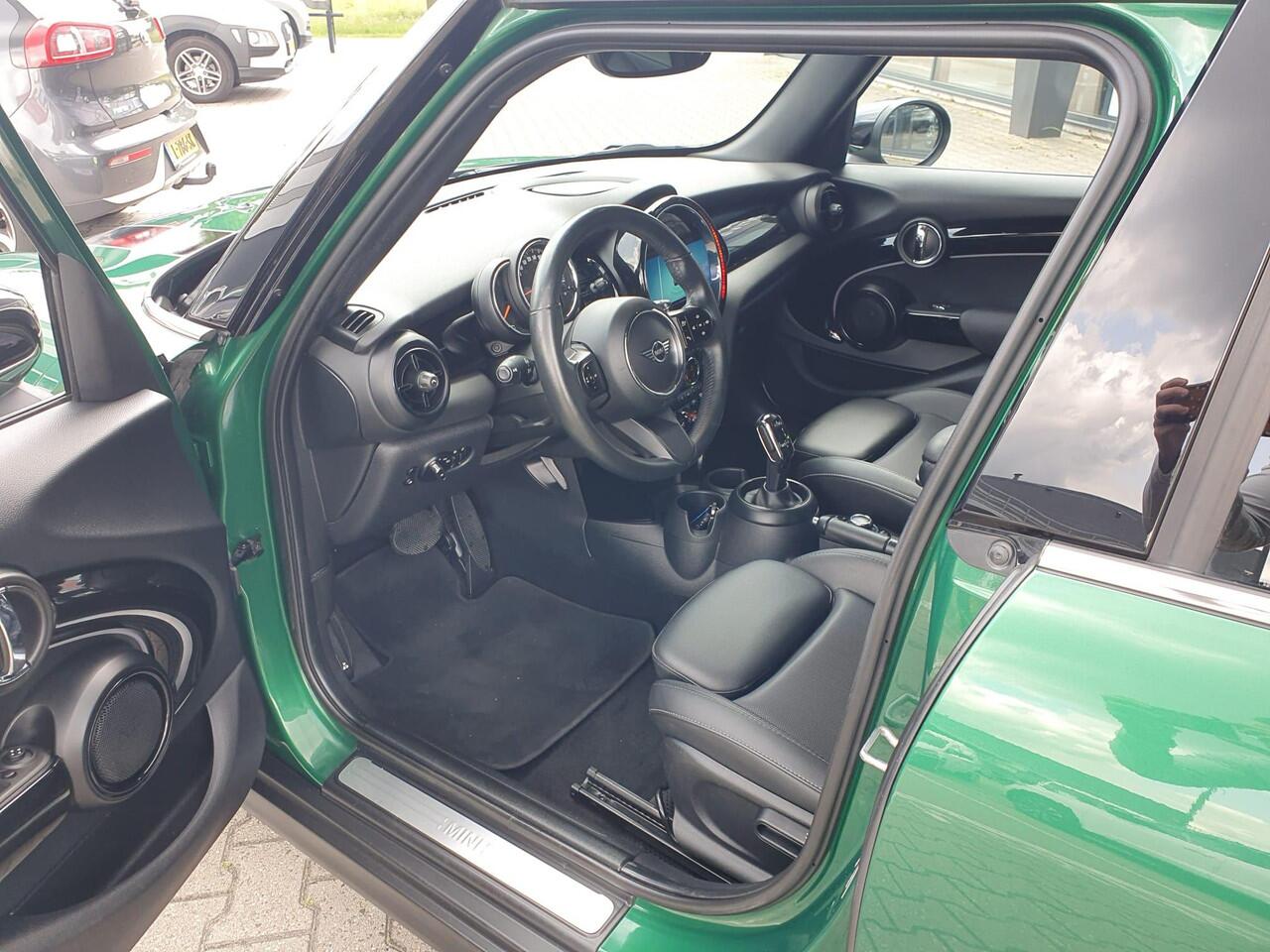 Mini COOPER 1.5 Business Edition *Automaat & Navigatie*