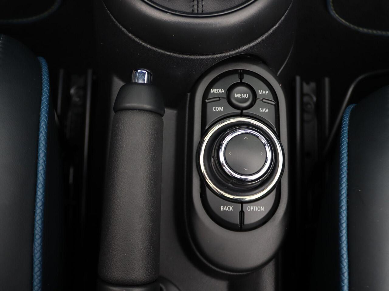 Mini COOPER Cabrio Sidewalk Edition + Achteruitrijcamera + Comfort Access + Driving Assistant Pakket + Comfort Plus Pakket + Elektrisch verwarmde voorstoelen + PDC + LED