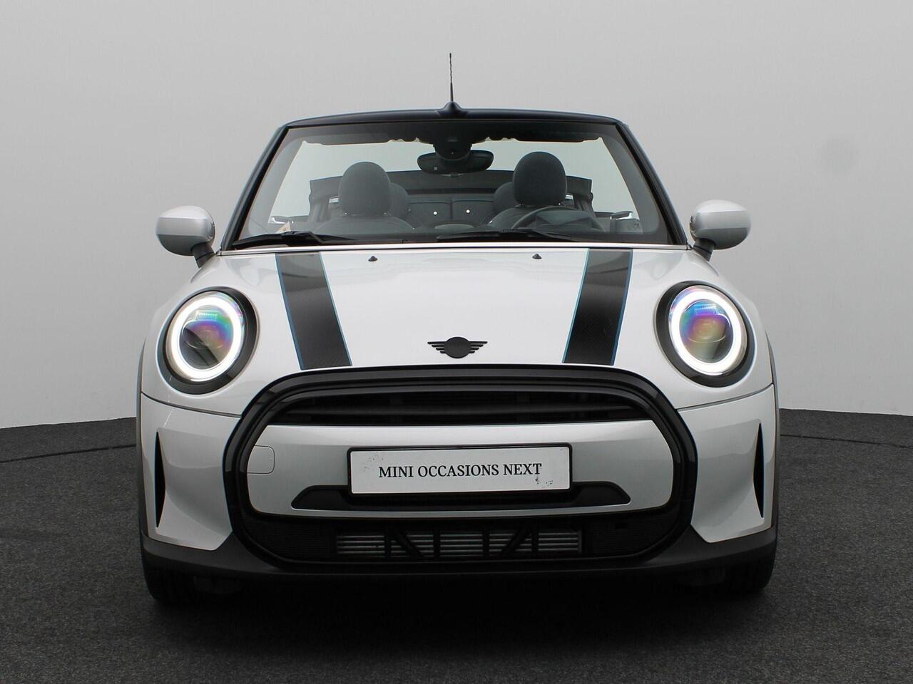 Mini COOPER Cabrio Sidewalk Edition + Achteruitrijcamera + Comfort Access + Driving Assistant Pakket + Comfort Plus Pakket + Elektrisch verwarmde voorstoelen + PDC + LED