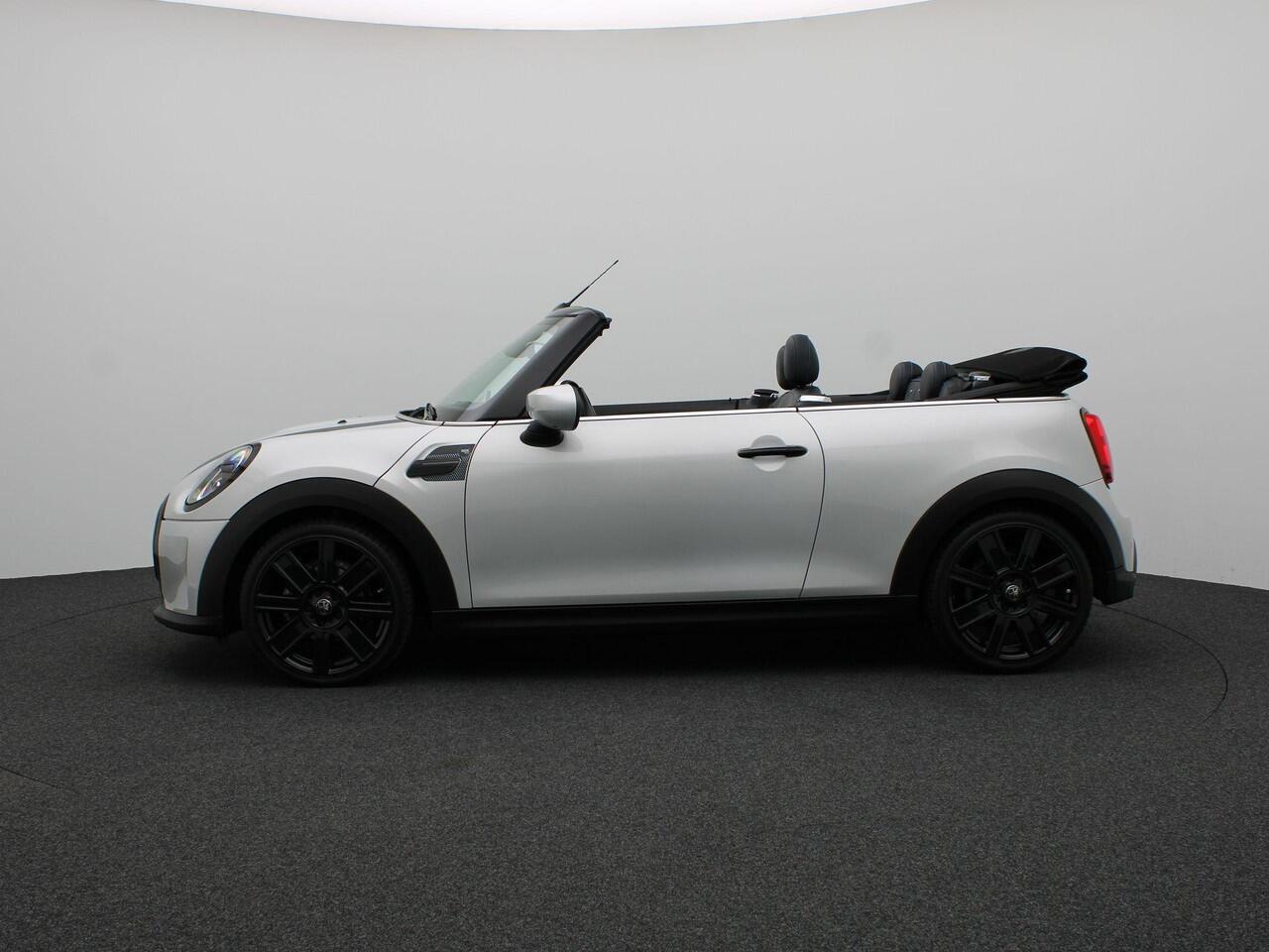 Mini COOPER Cabrio Sidewalk Edition + Achteruitrijcamera + Comfort Access + Driving Assistant Pakket + Comfort Plus Pakket + Elektrisch verwarmde voorstoelen + PDC + LED