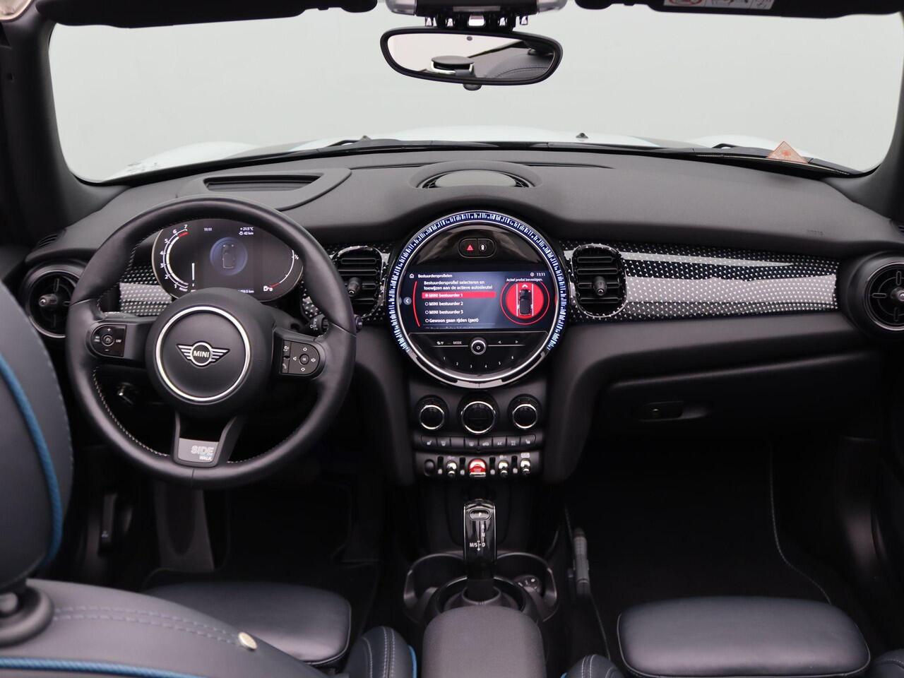 Mini COOPER Cabrio Sidewalk Edition + Achteruitrijcamera + Comfort Access + Driving Assistant Pakket + Comfort Plus Pakket + Elektrisch verwarmde voorstoelen + PDC + LED