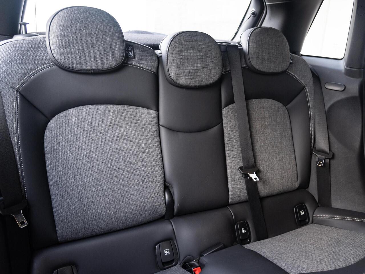 Mini COOPER 5-deurs + LED-koplampen + Climate Control + Parkeersensoren + Navigatie