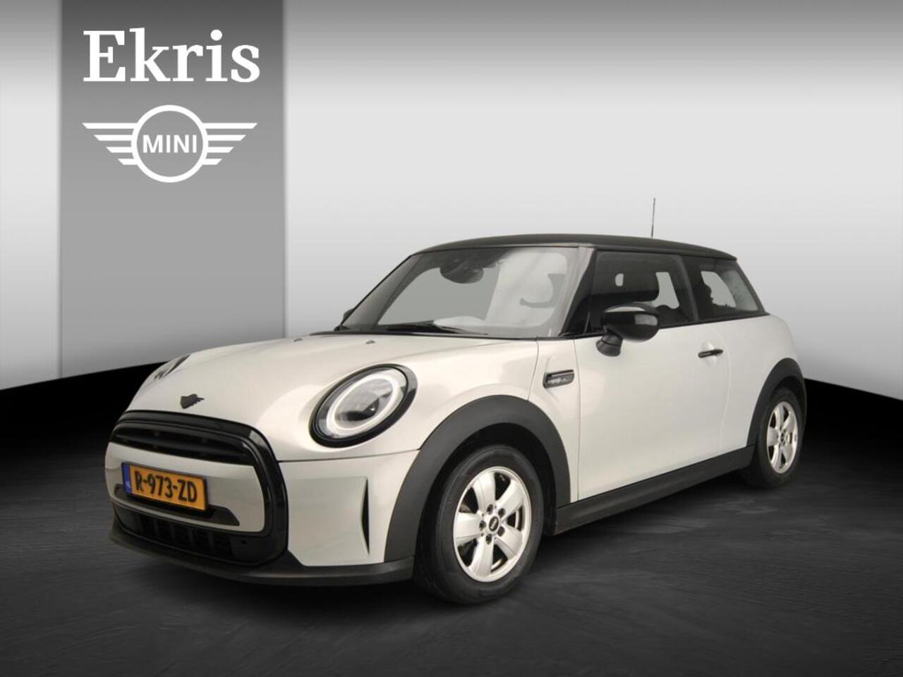Mini COOPER 3-deurs Camden Go Edition / Automaat / Leder / Sportstoelen / LED / Stoelverwarming / Climate / Alu wielen 17 inch black