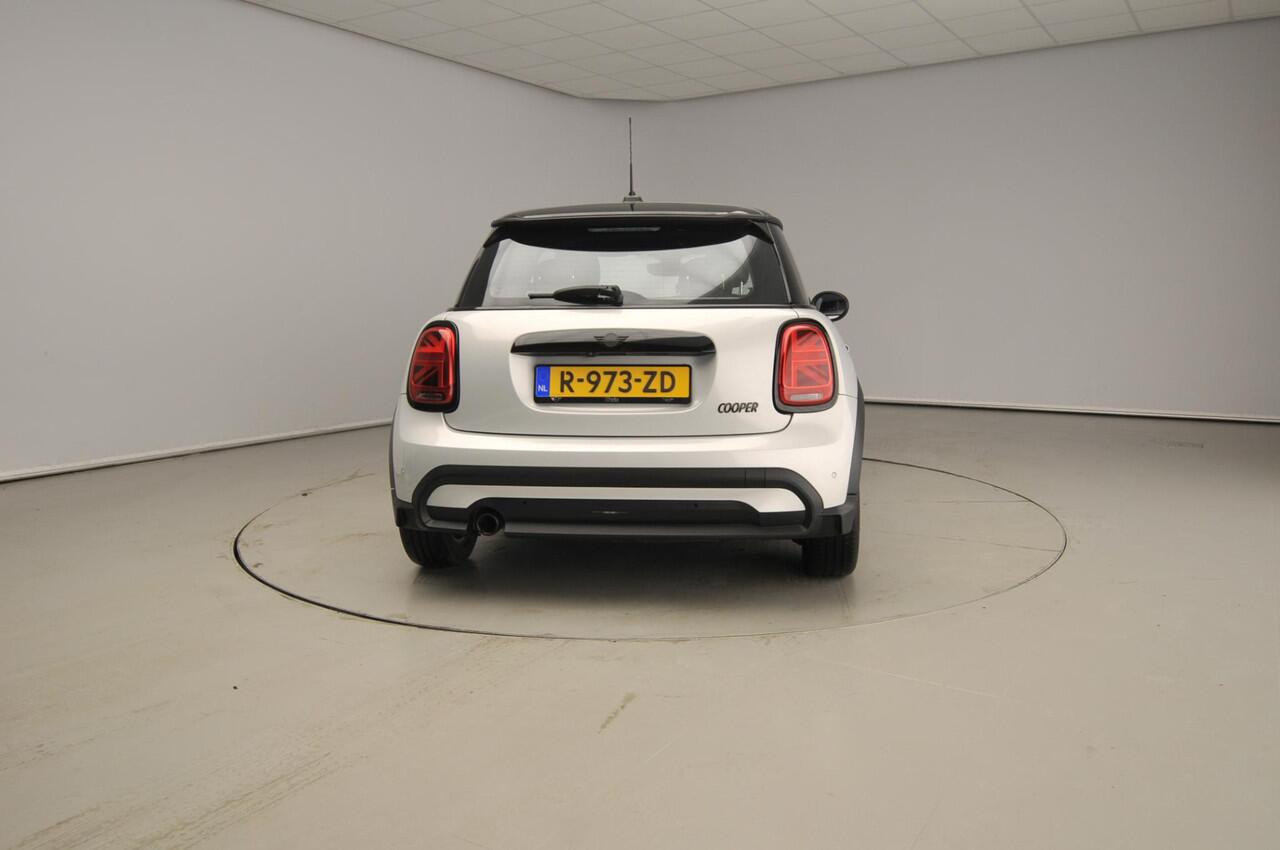 Mini COOPER 3-deurs Camden Go Edition / Automaat / Leder / Sportstoelen / LED / Stoelverwarming / Climate / Alu wielen 17 inch black