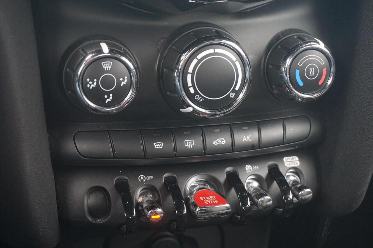 Mini COOPER 3-deurs Business Edition |Navigatiesysteem | Voorruitverwarming | Sportstoelen | Parkeersensoren | Cruise Control | NEXT