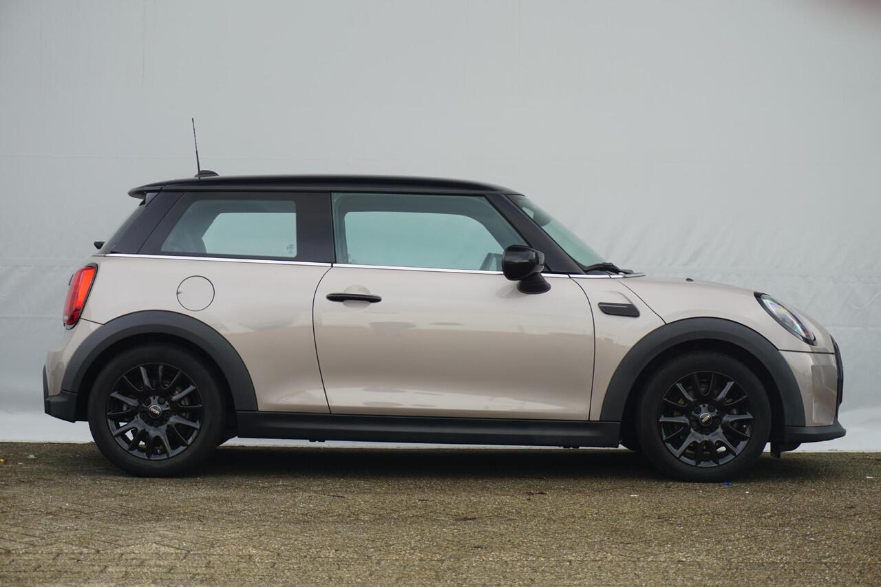 Mini COOPER 3-deurs Business Edition |Navigatiesysteem | Voorruitverwarming | Sportstoelen | Parkeersensoren | Cruise Control | NEXT