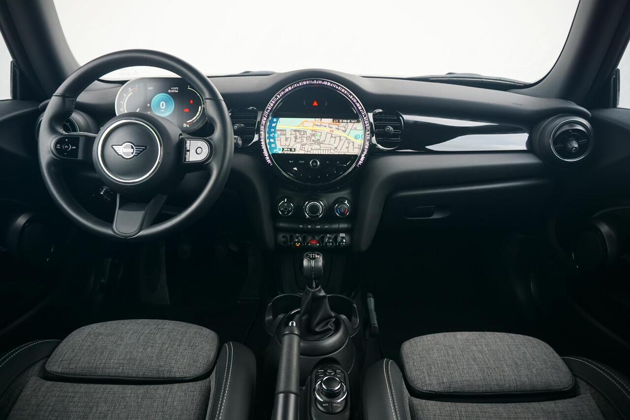 Mini COOPER 3-deurs Business Edition |Navigatiesysteem | Voorruitverwarming | Sportstoelen | Parkeersensoren | Cruise Control | NEXT