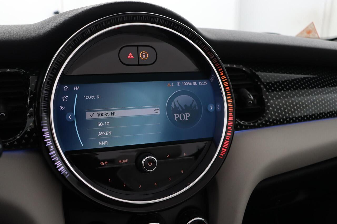 Mini COOPER Mini Cabrio 1.5 Classic | Comfort Access | Achteruitrijcamera | Verwarmde voorstoelen | Head-Up Display | Adaptieve LED Koplampen | Sportstoelen | Stuurwielrand verwarmd |