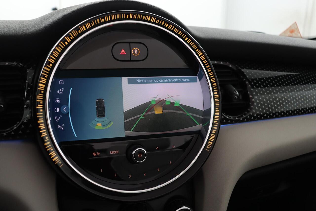 Mini COOPER Mini Cabrio 1.5 Classic | Comfort Access | Achteruitrijcamera | Verwarmde voorstoelen | Head-Up Display | Adaptieve LED Koplampen | Sportstoelen | Stuurwielrand verwarmd |