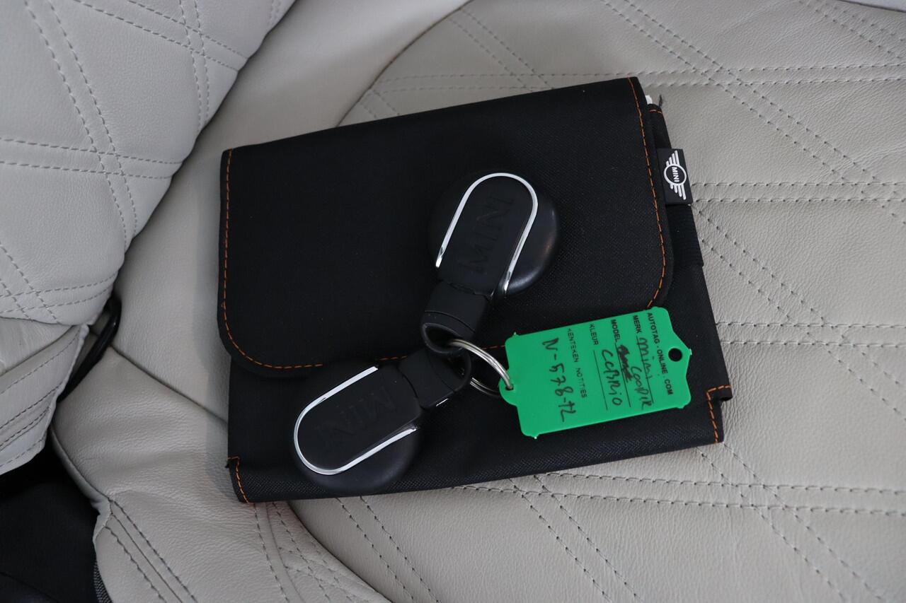 Mini COOPER Mini Cabrio 1.5 Classic | Comfort Access | Achteruitrijcamera | Verwarmde voorstoelen | Head-Up Display | Adaptieve LED Koplampen | Sportstoelen | Stuurwielrand verwarmd |