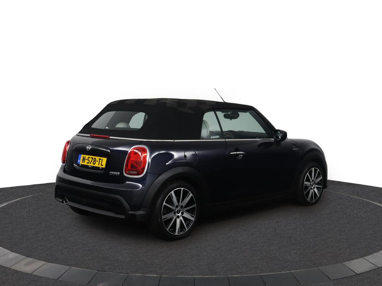 Mini COOPER Mini Cabrio 1.5 Classic | Comfort Access | Achteruitrijcamera | Verwarmde voorstoelen | Head-Up Display | Adaptieve LED Koplampen | Sportstoelen | Stuurwielrand verwarmd |