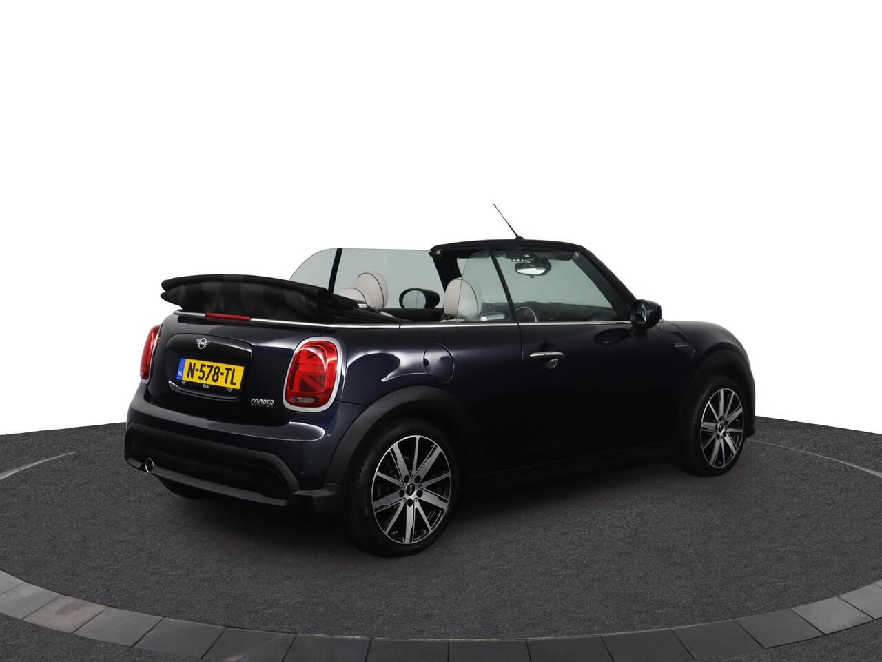 Mini COOPER Mini Cabrio 1.5 Classic | Comfort Access | Achteruitrijcamera | Verwarmde voorstoelen | Head-Up Display | Adaptieve LED Koplampen | Sportstoelen | Stuurwielrand verwarmd |