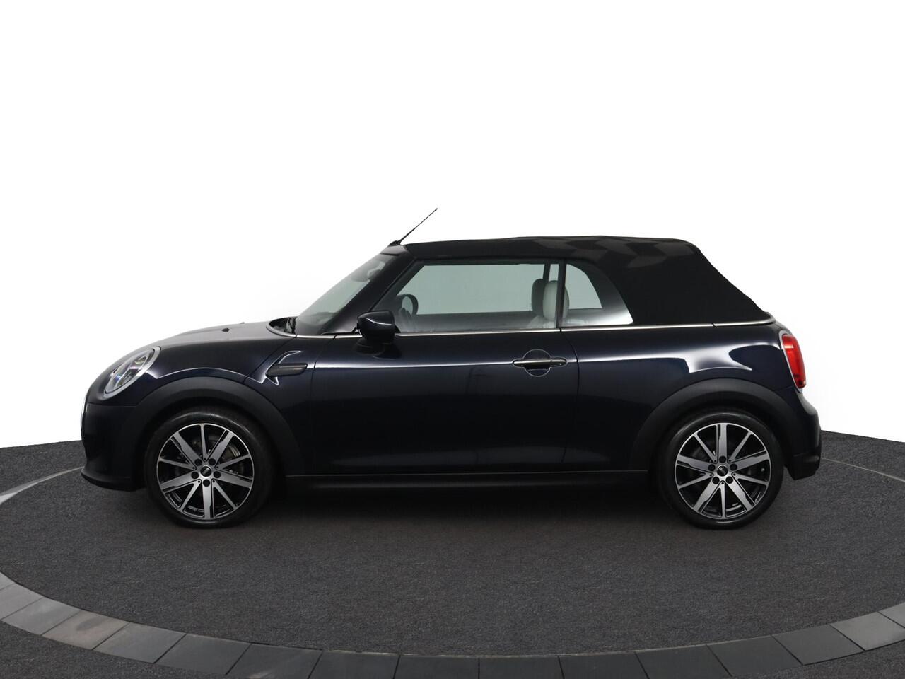 Mini COOPER Mini Cabrio 1.5 Classic | Comfort Access | Achteruitrijcamera | Verwarmde voorstoelen | Head-Up Display | Adaptieve LED Koplampen | Sportstoelen | Stuurwielrand verwarmd |