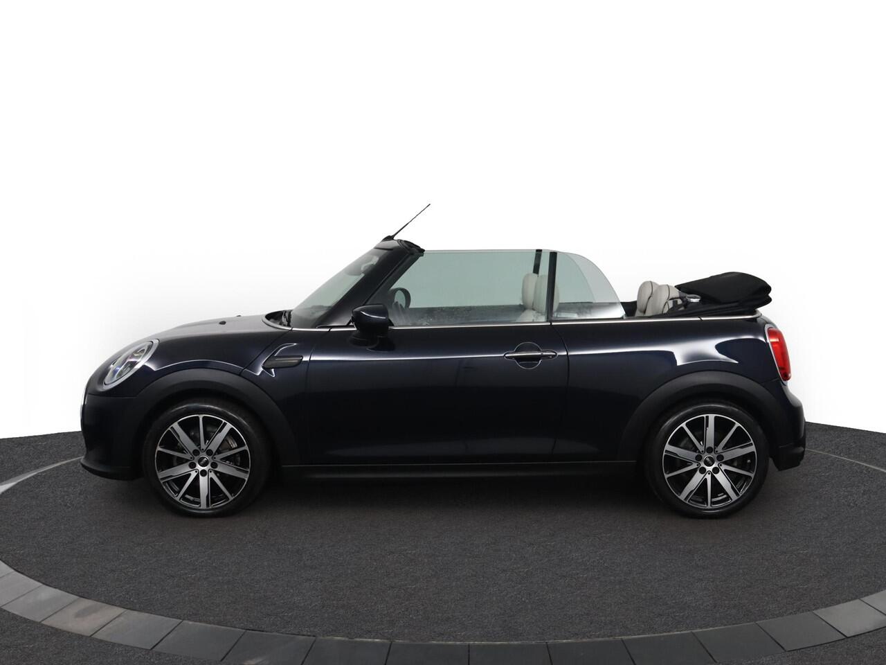 Mini COOPER Mini Cabrio 1.5 Classic | Comfort Access | Achteruitrijcamera | Verwarmde voorstoelen | Head-Up Display | Adaptieve LED Koplampen | Sportstoelen | Stuurwielrand verwarmd |