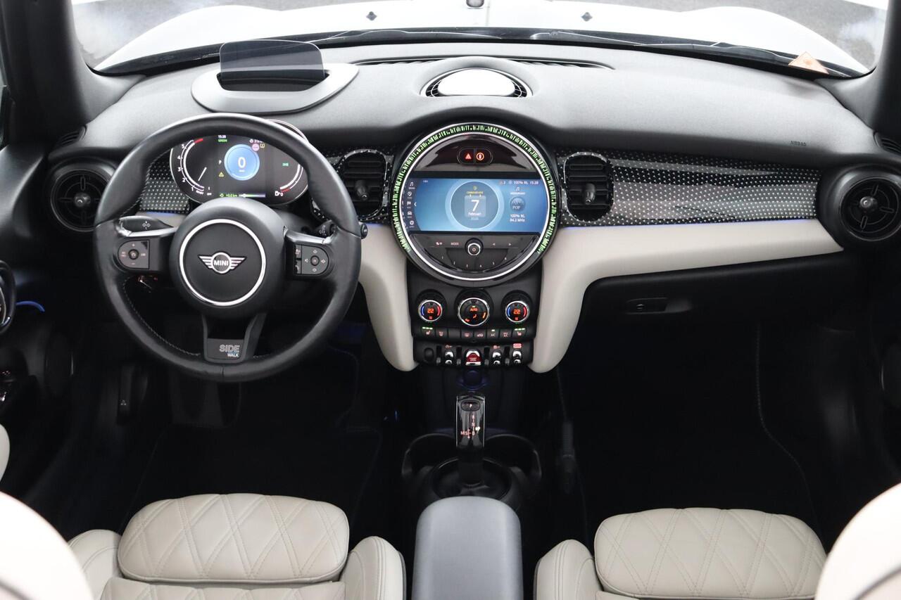 Mini COOPER Mini Cabrio 1.5 Classic | Comfort Access | Achteruitrijcamera | Verwarmde voorstoelen | Head-Up Display | Adaptieve LED Koplampen | Sportstoelen | Stuurwielrand verwarmd |