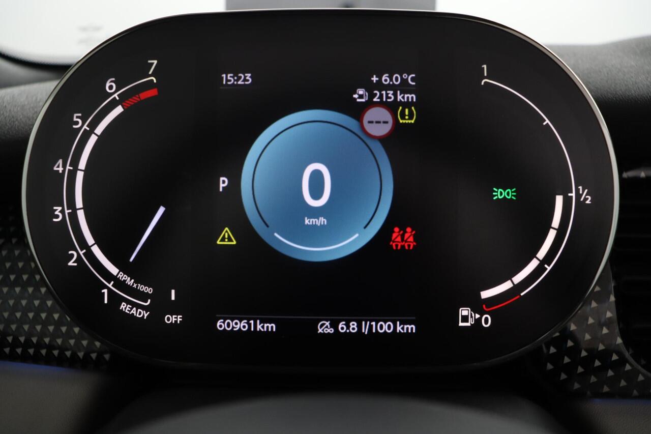 Mini COOPER Mini Cabrio 1.5 Classic | Comfort Access | Achteruitrijcamera | Verwarmde voorstoelen | Head-Up Display | Adaptieve LED Koplampen | Sportstoelen | Stuurwielrand verwarmd |