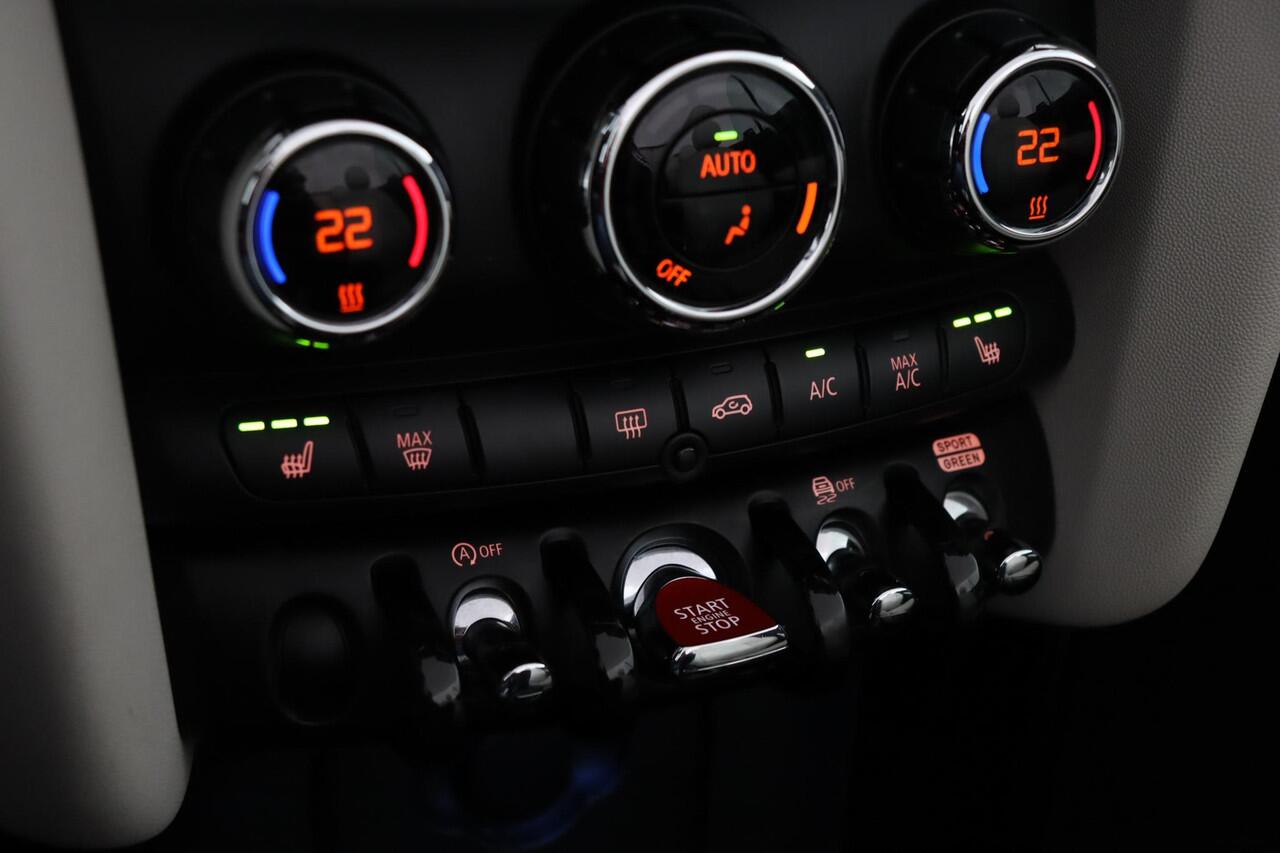 Mini COOPER Mini Cabrio 1.5 Classic | Comfort Access | Achteruitrijcamera | Verwarmde voorstoelen | Head-Up Display | Adaptieve LED Koplampen | Sportstoelen | Stuurwielrand verwarmd |