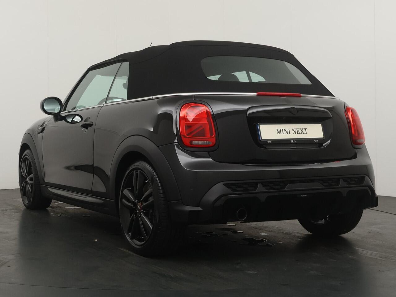 Mini COOPER 3-deurs Cabrio John Cooper Works | Stuur- en stoelverwarming | Comfort Access | Camera | Parkeersensoren | Navigatie |