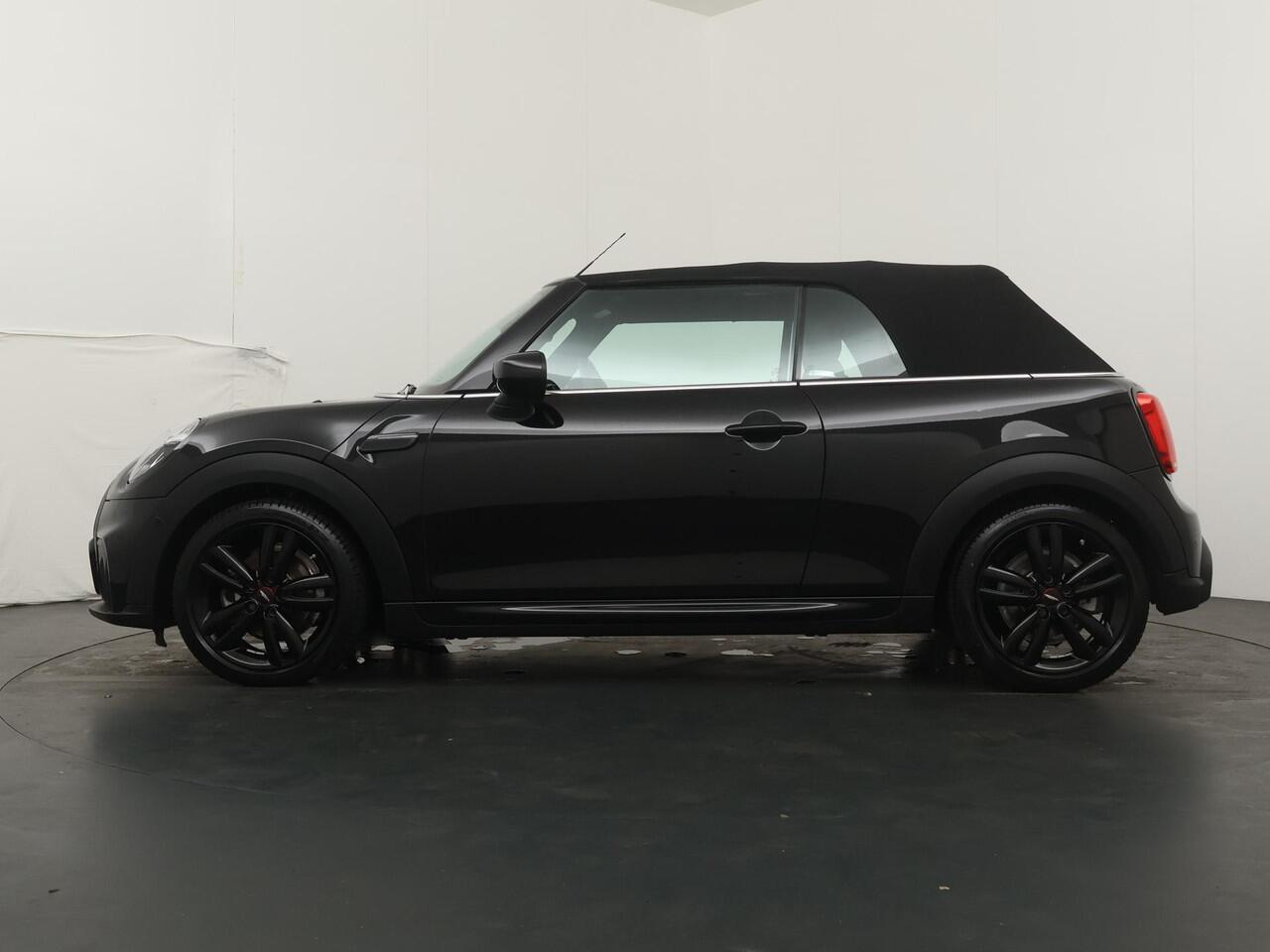 Mini COOPER 3-deurs Cabrio John Cooper Works | Stuur- en stoelverwarming | Comfort Access | Camera | Parkeersensoren | Navigatie |