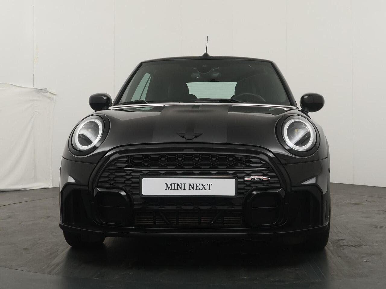 Mini COOPER 3-deurs Cabrio John Cooper Works | Stuur- en stoelverwarming | Comfort Access | Camera | Parkeersensoren | Navigatie |