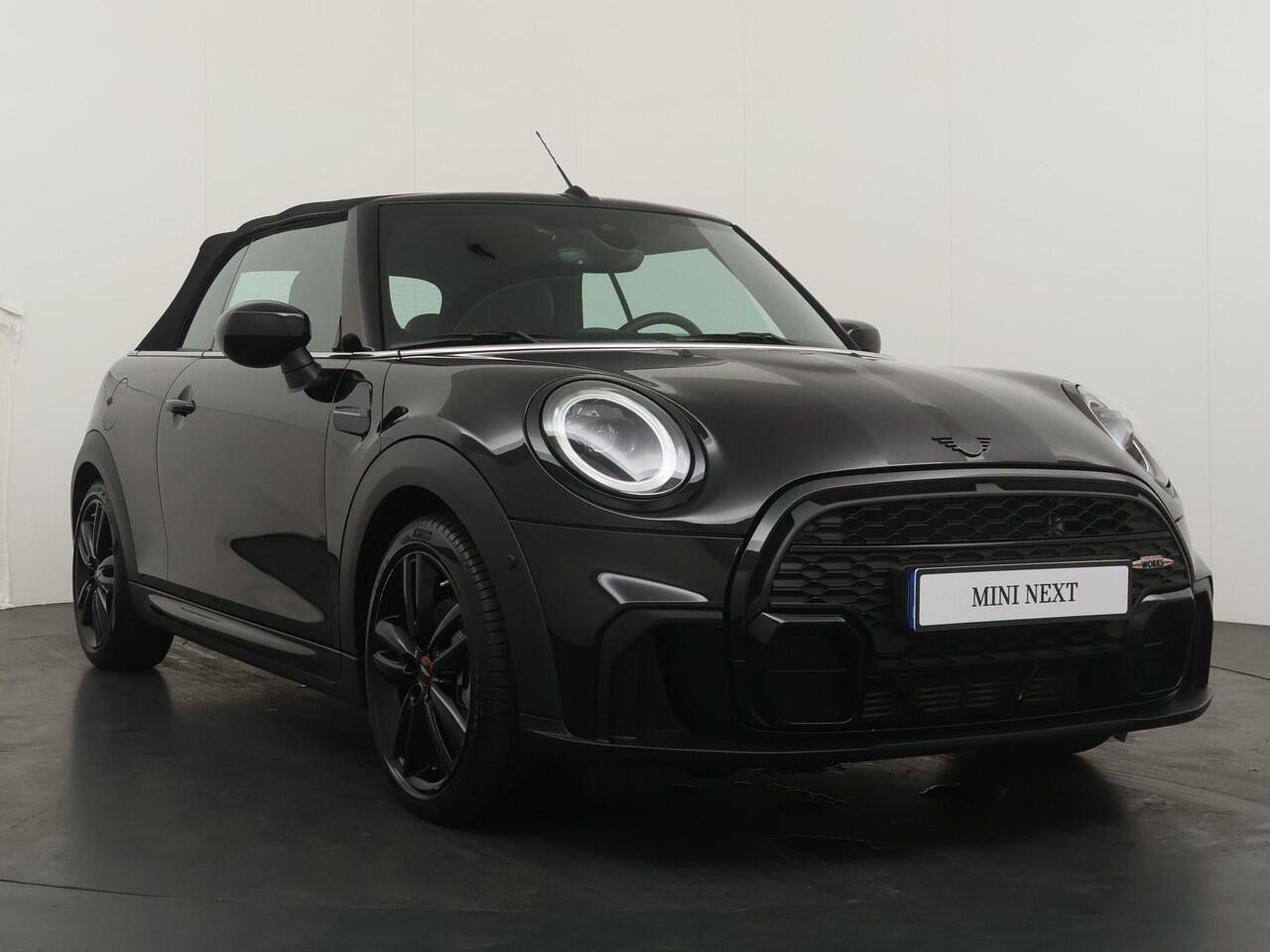 Mini COOPER 3-deurs Cabrio John Cooper Works | Stuur- en stoelverwarming | Comfort Access | Camera | Parkeersensoren | Navigatie |